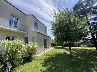 Jardin de l'établissement Villa Confortable à Fouras, Proche Mer, 3 Chambres, Terrasse, Jardin, WiFi - FR-1-709-59