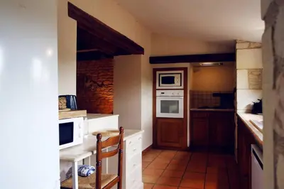 Cuisine ou kitchenette dans l'établissement Le domaine de Villiers : maisons de campagne
