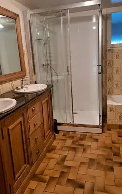 Salle de bains dans l'établissement Maison de Preuillé