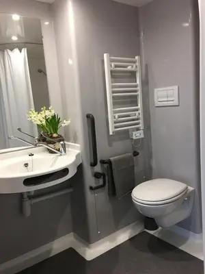 Salle de bains dans l'établissement Lilas la vallee des noyers