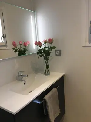 Salle de bains dans l'établissement Pistache la vallee des noyers