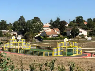 Aire de jeux pour enfants de l'établissement Granny la vallee des noyers