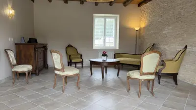 Coin salon dans l'établissement Le gite de scevolles