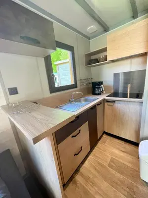 Cuisine ou kitchenette dans l'établissement Camping la Venise Verte