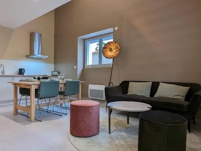 Coin salon dans l'établissement Charmante maison à Angoulême, cour privée, proche parc et bus, accueil bébé, Wifi, animaux acceptés - FR-1-653-230