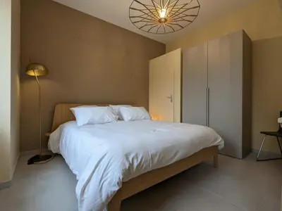 Un ou plusieurs lits dans un hébergement de l'établissement Charmante maison à Angoulême, cour privée, proche parc et bus, accueil bébé, Wifi, animaux acceptés - FR-1-653-230