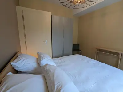 Un ou plusieurs lits dans un hébergement de l'établissement Charmante maison à Angoulême, cour privée, proche parc et bus, accueil bébé, Wifi, animaux acceptés - FR-1-653-230