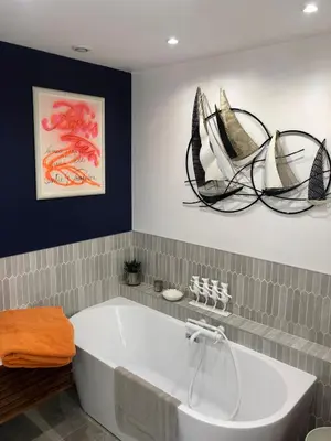 Salle de bains dans l'établissement Chambre dans Hôtel Particulier 18e siècle Hyper Centre La Rochelle