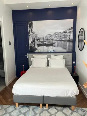 Un ou plusieurs lits dans un hébergement de l'établissement Chambre dans Hôtel Particulier 18e siècle Hyper Centre La Rochelle