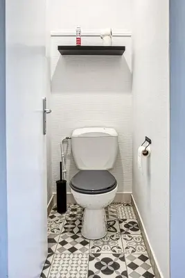 Salle de bains dans l'établissement La Pause Douce Cosy à Angoulême - Confort, Lumière et Espace