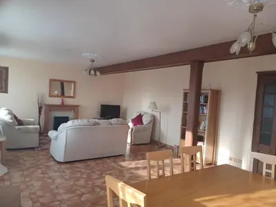 Coin salon dans l'établissement 9 Guests - Pet Friendly in rural West France