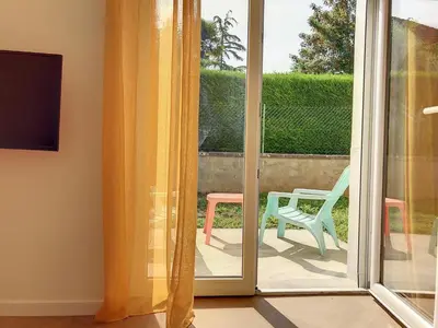 Télévision ou salle de divertissement dans l'établissement Résidence Appartements Niort wifi-parking