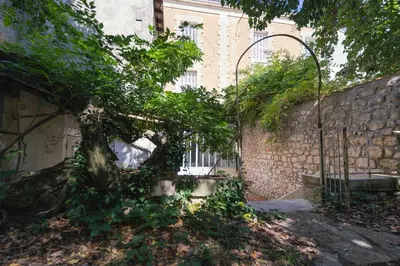 Jardin de l'établissement La Verrière by la Maison de Marc- Poitiers Centre - parking et terrasse