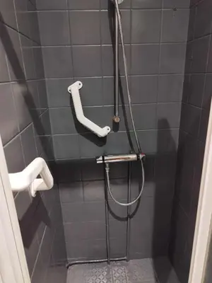 Salle de bains dans l'établissement Maison 4 chambres avec jardin