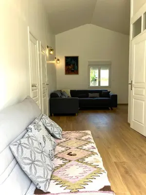 Coin salon dans l'établissement Makivka - A 5 min de Cognac - Maison entière avec 2 chambres