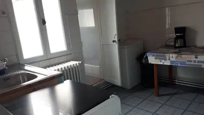 Cuisine ou kitchenette dans l'établissement Maison de vacances familiale