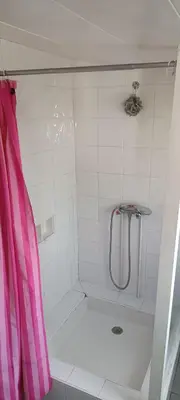 Salle de bains dans l'établissement Maison de vacances familiale