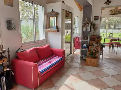 Coin salon dans l'établissement maison piscine